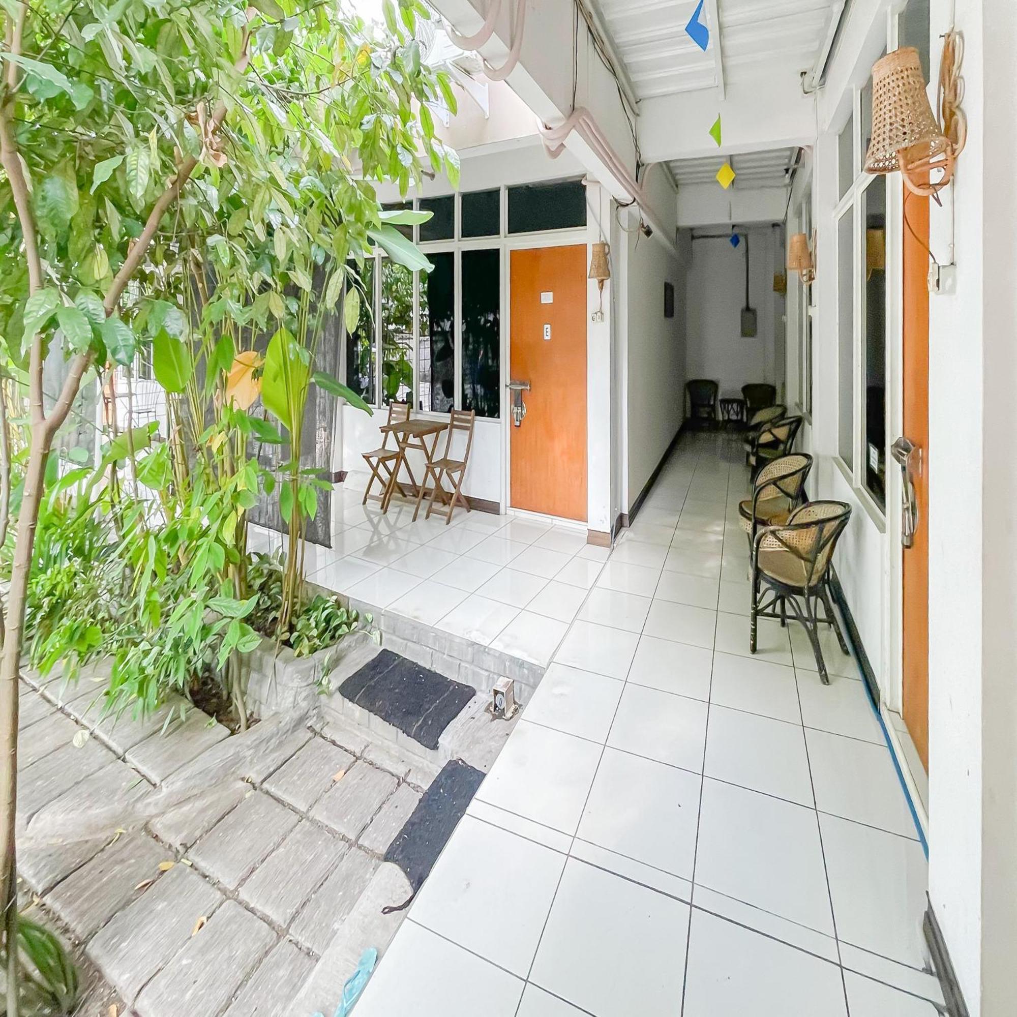 Hotel Reddoorz Syariah At Jalan Ra Kosasih Sukabumi Exterior foto
