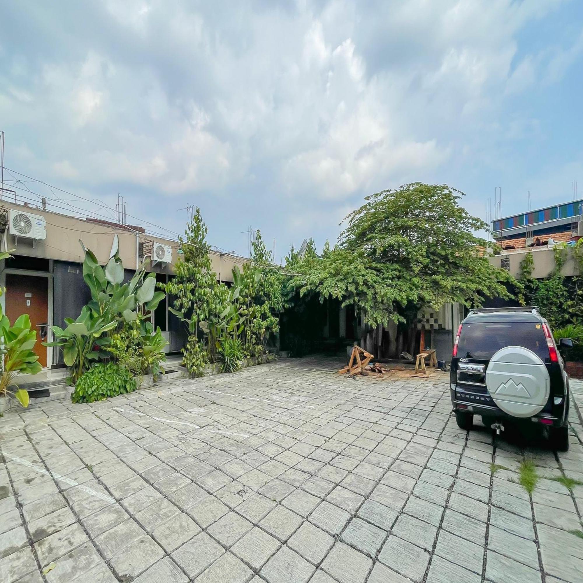 Hotel Reddoorz Syariah At Jalan Ra Kosasih Sukabumi Exterior foto